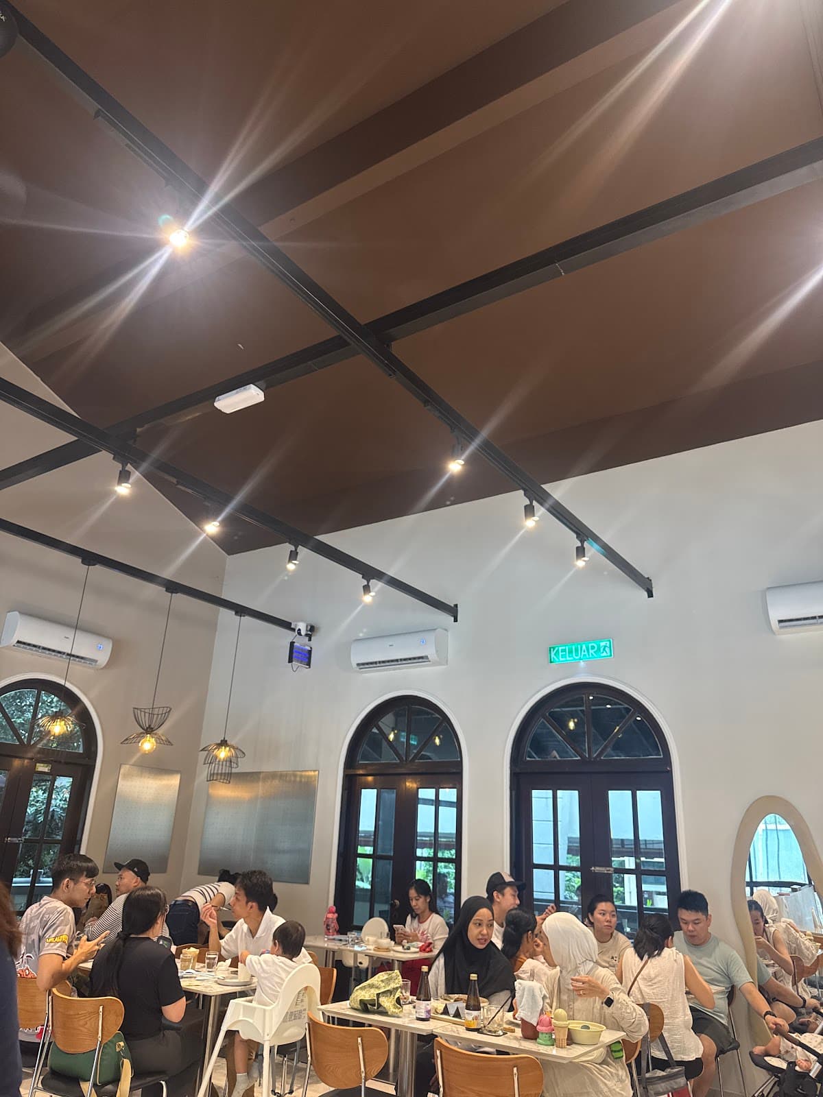 The dining room full of guests under arched windows
